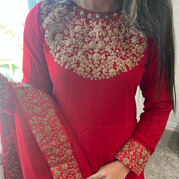 Red long kurta with shalwar and dupatta - Picture 4 of 4